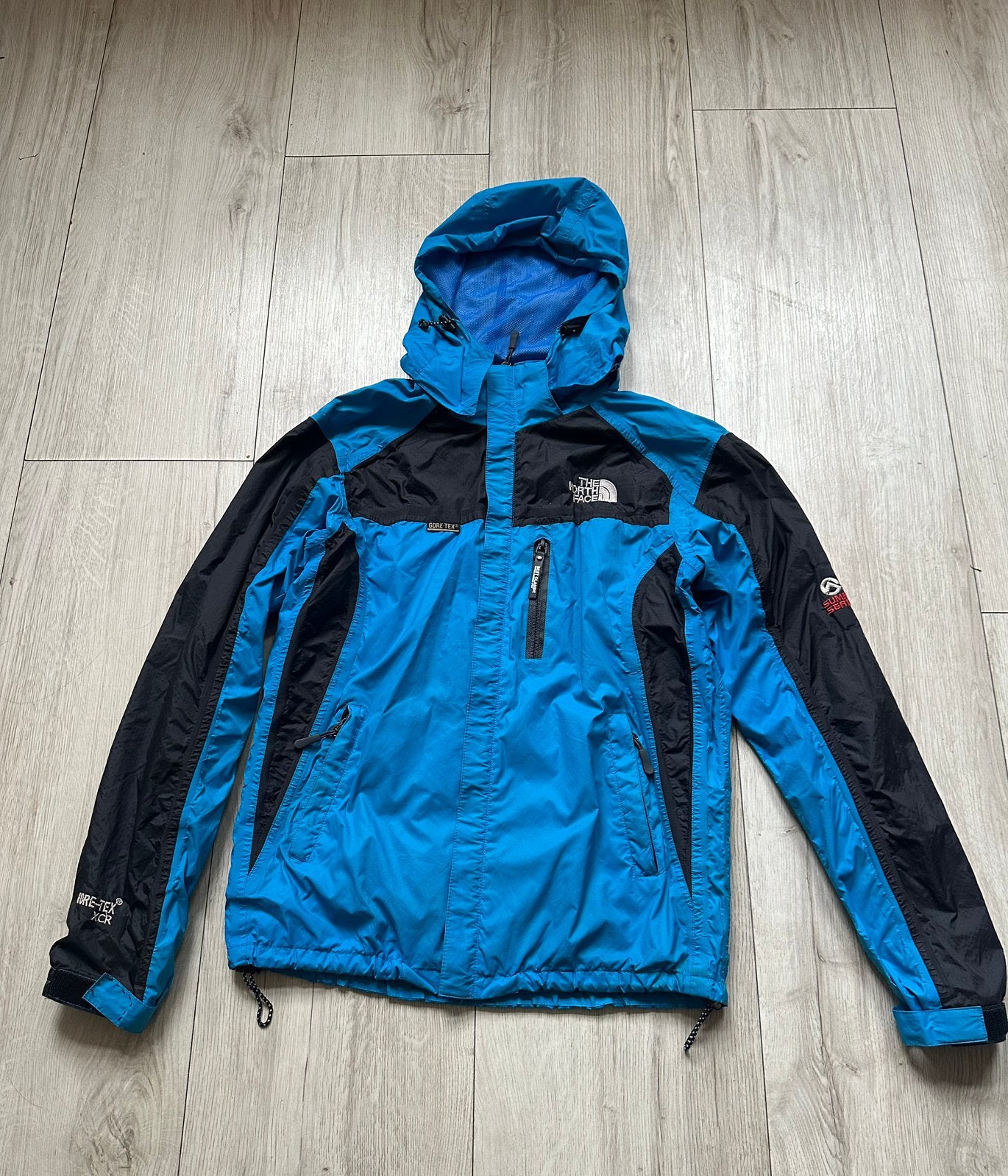The north face summit series gore-tex xcr jas maat m, Ophalen of Verzenden, Zo goed als nieuw, Maat 48/50 (M), Blauw