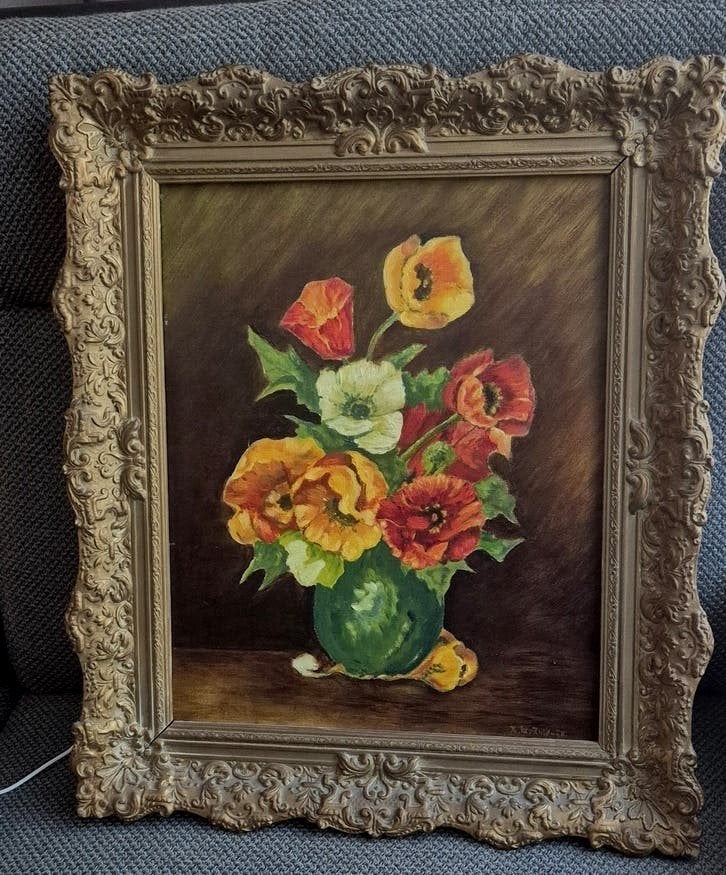 bloem stilleven met lijst gesignerd KW. Zuidwijk, Bloemen, Doek, Ophalen of Verzenden, Olieverf