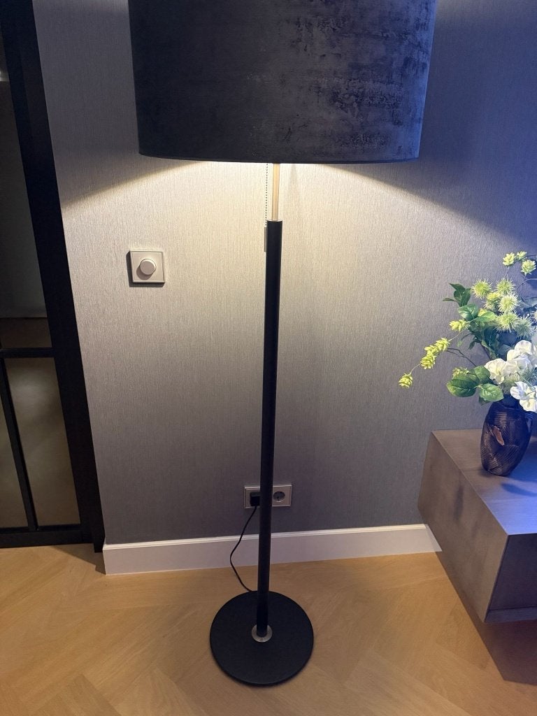 2 Zwarte vloerlampen met atraciete kap, Ophalen, Zo goed als nieuw, Stof, 150 tot 200 cm