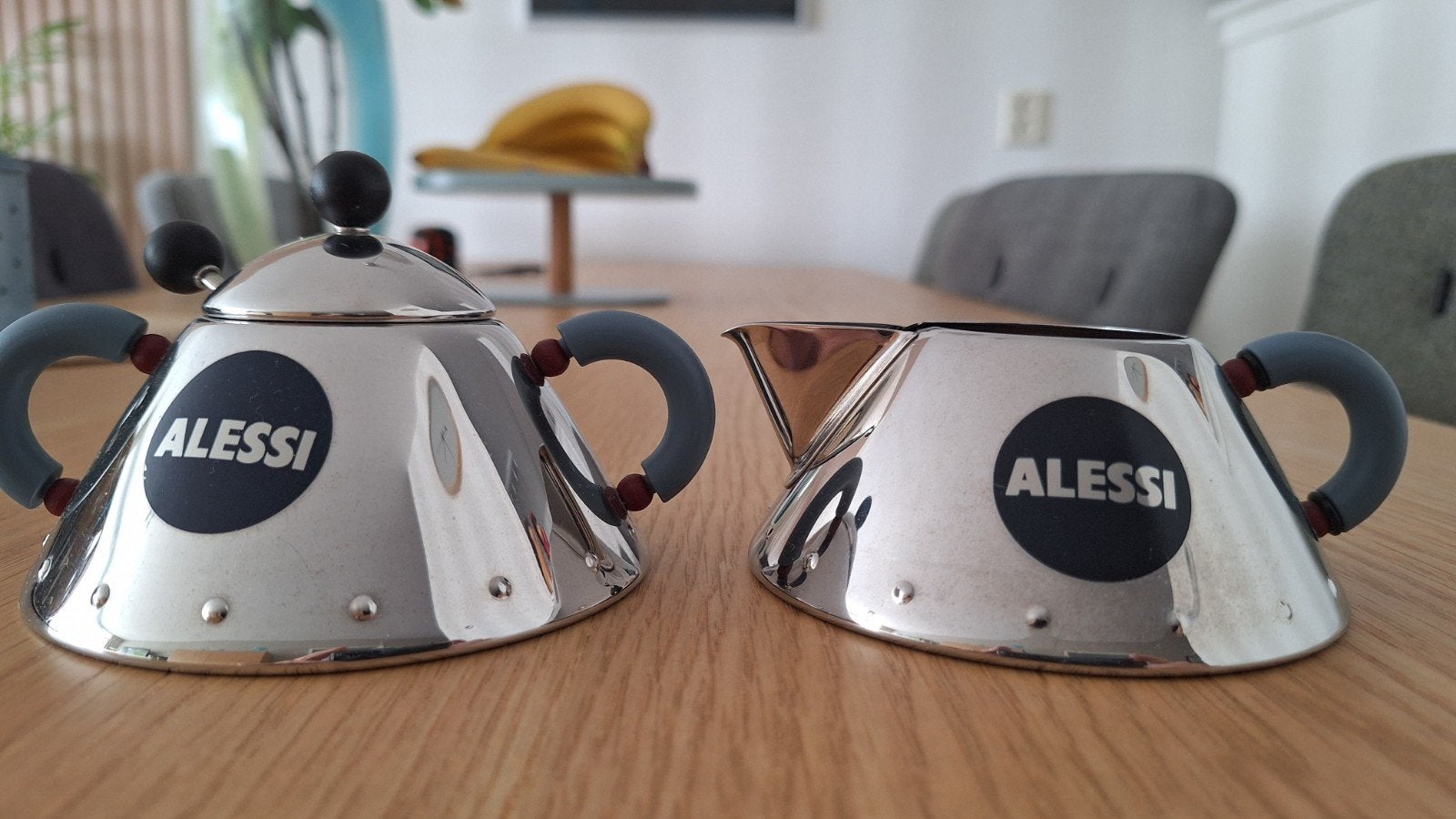Alessi suikerpot en melkkan Michael Gravis, Overige materialen, Overige typen, Ophalen of Verzenden, Zo goed als nieuw
