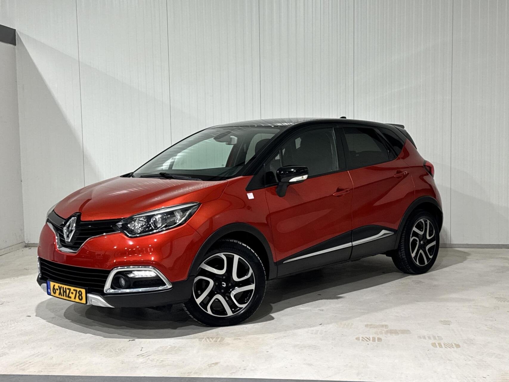 Renault Captur 1.2 TCe Helly Hansen|KEYLESS|CAMERA|CRUISE, Euro 5, 4 cilinders, Met garantie (alle), Origineel Nederlands