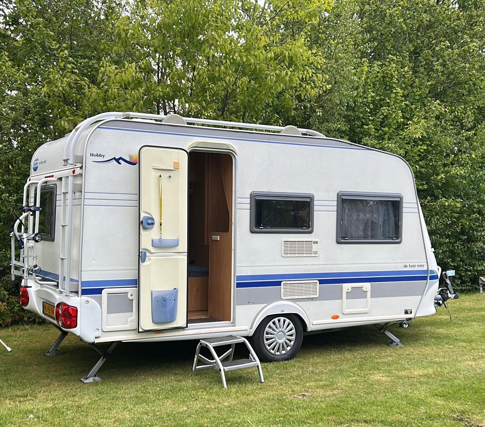Hobby De Luxe Easy 400, Vast bed, Hobby, Treinzit, 750 - 1000 kg