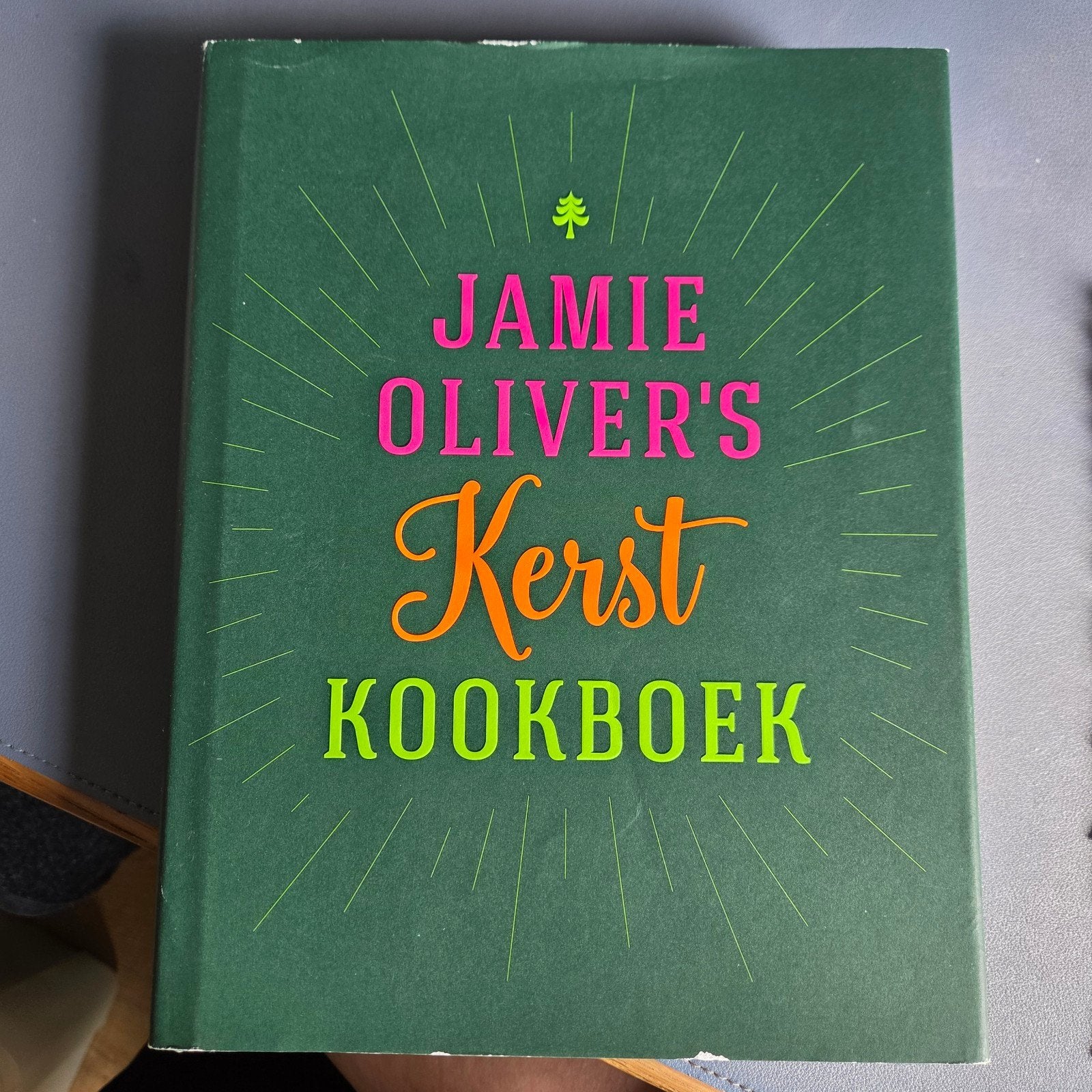 Jamie Oliver's Kerst Kookboek - Zo goed als nieuw, Voorgerechten en Soepen, Ophalen of Verzenden, Zo goed als nieuw, Jamie Oliver