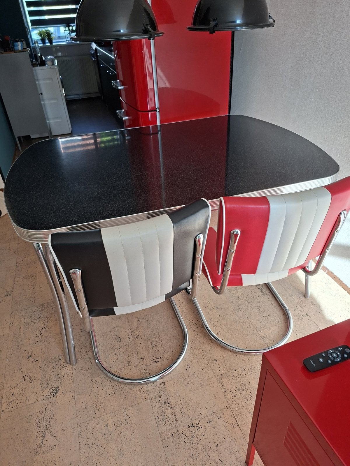 Retro eettafel met vier stoelen!, Ophalen, 100 tot 150 cm, 50 tot 100 cm, Zo goed als nieuw