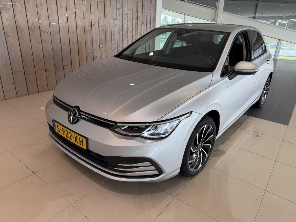 Volkswagen Golf 1.0 TSI Life (bj 2023), Auto's, Voorwielaandrijving, Gebruikt, Euro 6, Automatische klimaatregeling
