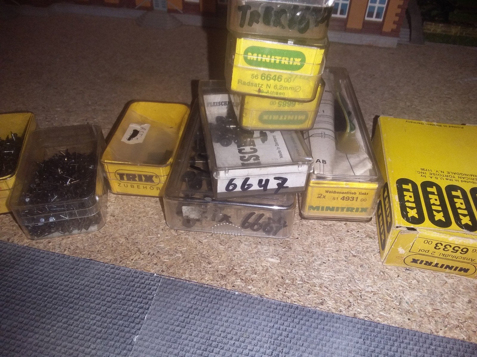 Minitrix voorraad
66537 1x doosjes railspijkers 5 euro per d, Gelijkstroom, Trix, Nieuw, Rails