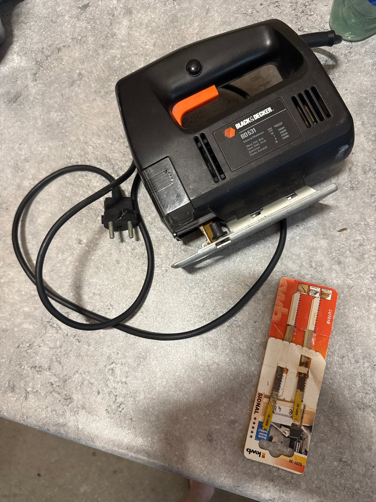 Black & Decker BD531 Decoupeerzaag met 2 zaagbladen, Gebruikt, Decoupeerzaag, Ophalen of Verzenden, 30 tot 70 mm