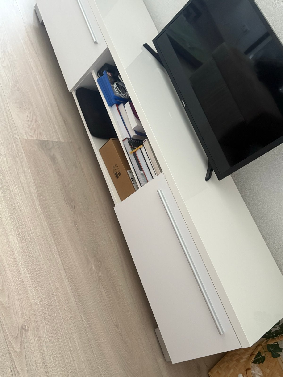 Hoogglans Wit TV Meubel met Opbergruimte, Ophalen, Kunststof, Gebruikt, 150 tot 200 cm