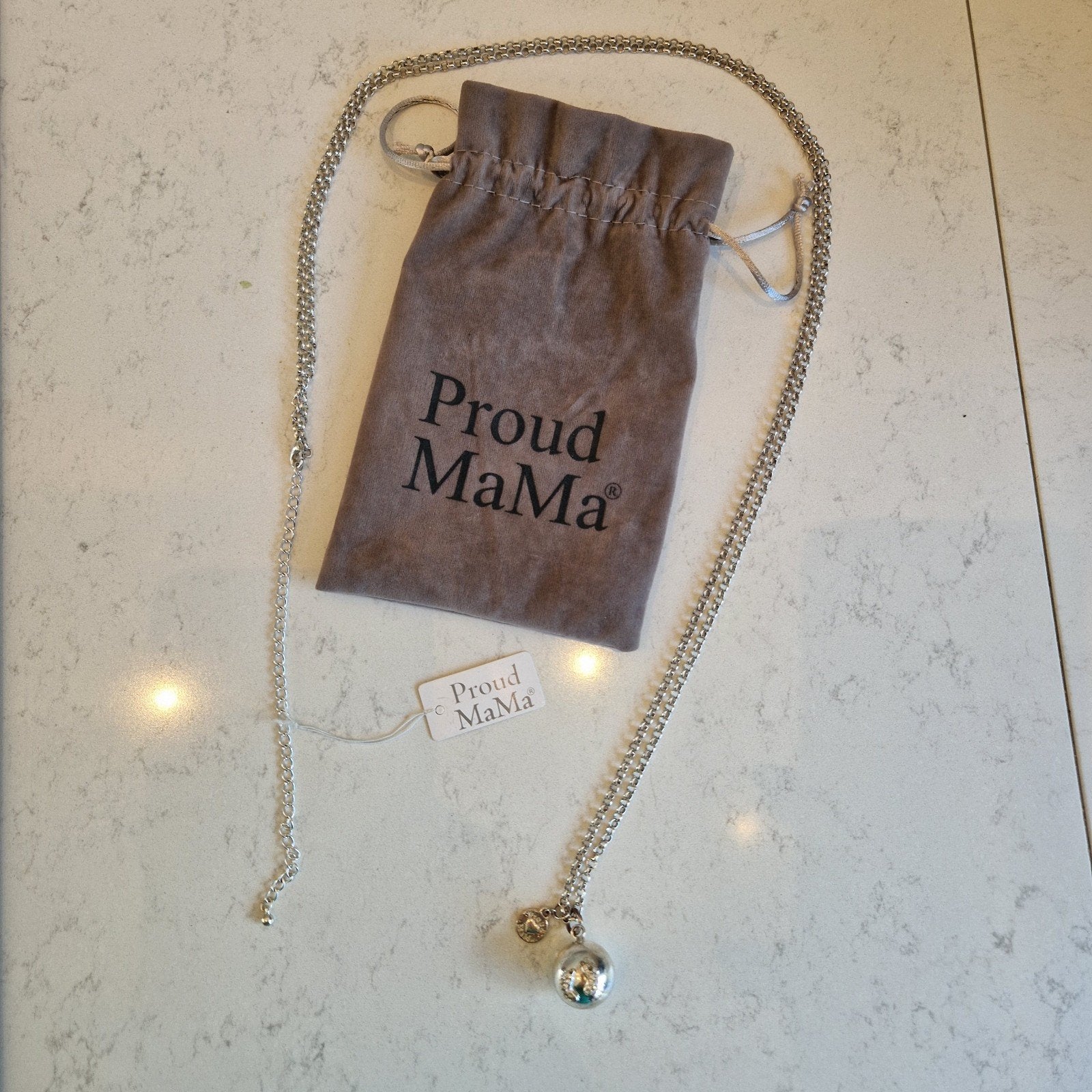 Proud MaMa Zwangerschapsketting met babyvoetjes, Overige materialen, Ophalen of Verzenden, Zo goed als nieuw, Zilver