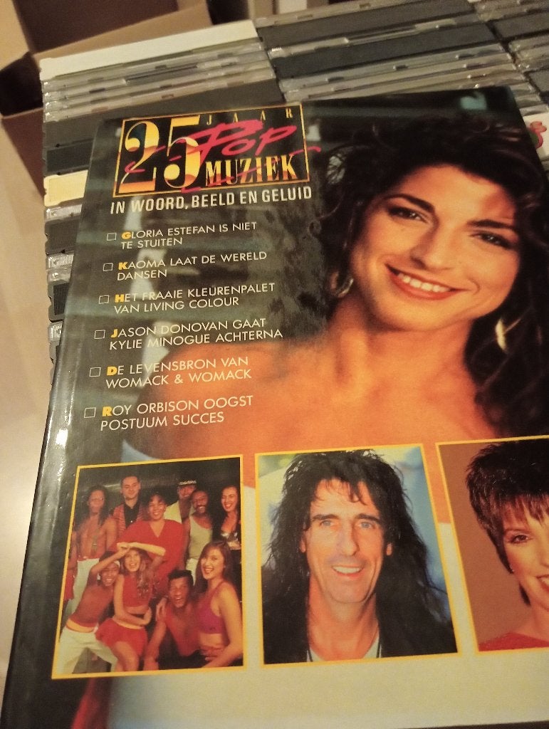 25 jaar popmuziek Boeken en CD's, Ophalen, Zo goed als nieuw, Artiest