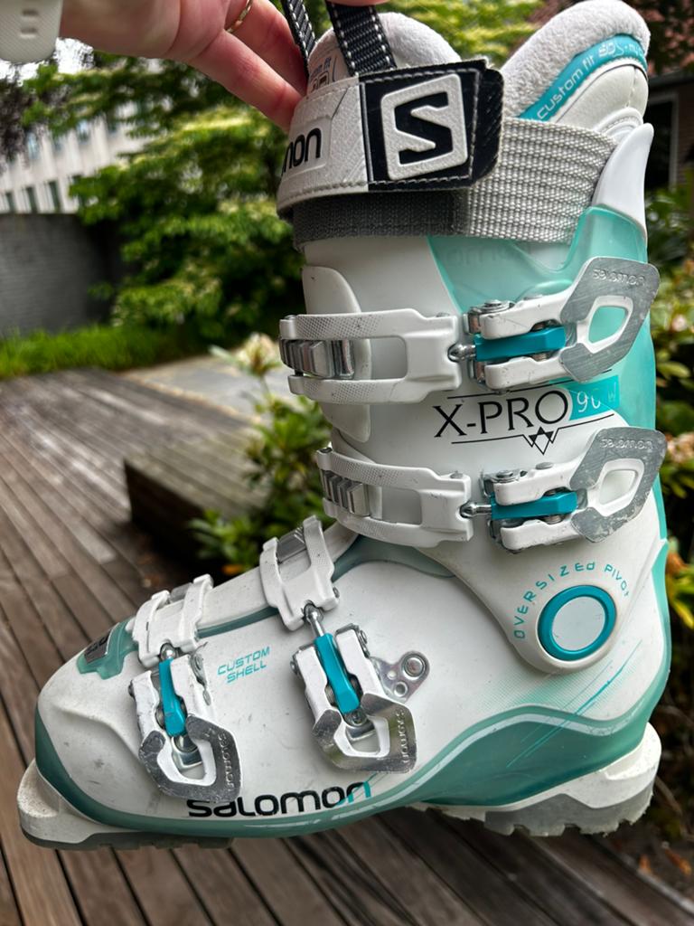 Dames skischoenen Salomon maat 39-40, Sport en Fitness, Skiën en Langlaufen, Ophalen, 160 tot 180 cm, Gebruikt, Schoenen