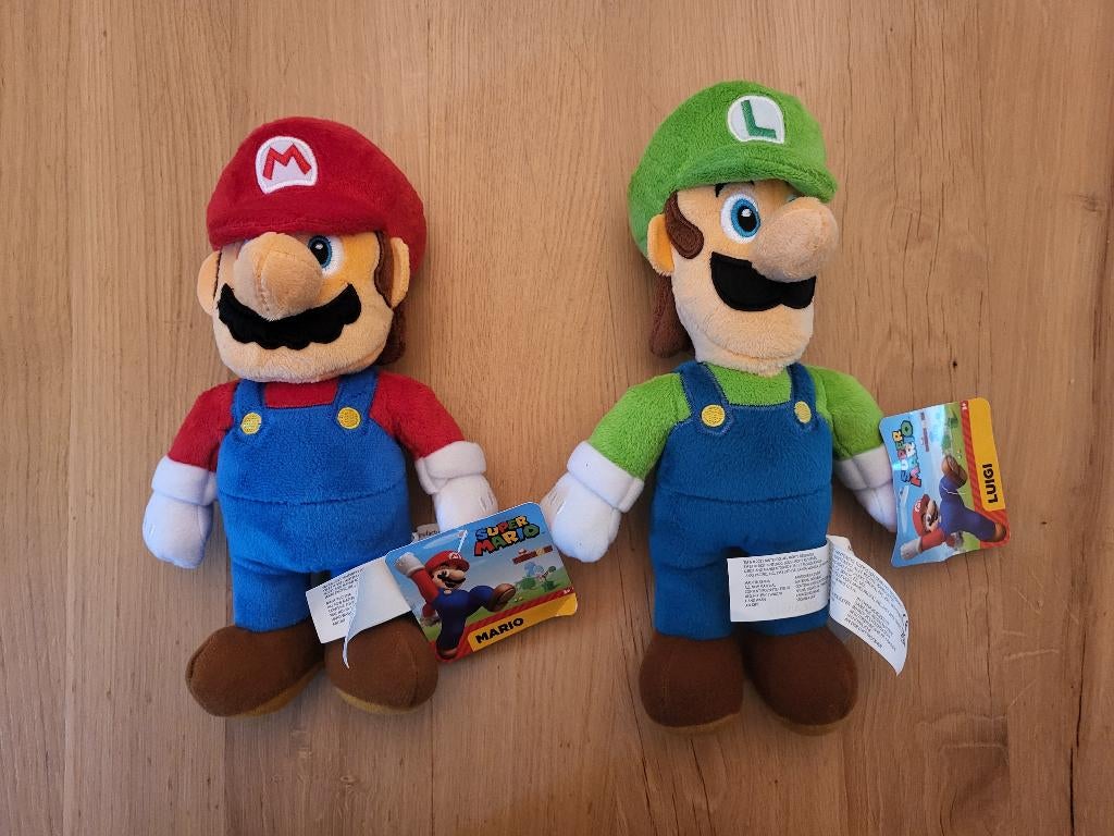 Nieuw! Pluche knuffel, Luigi + Mario, 22 cm, Overige typen, Nieuw, Ophalen of Verzenden, Middelgroot (20 tot 80 cm)