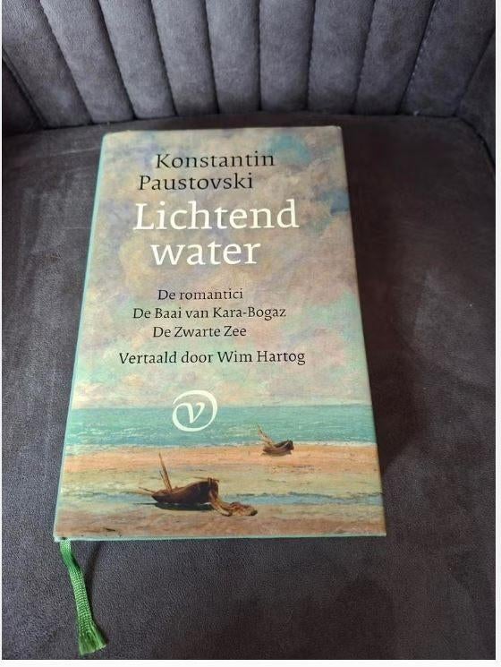 Lichtend Water - Konstantin Paustovski, Ophalen of Verzenden, Zo goed als nieuw