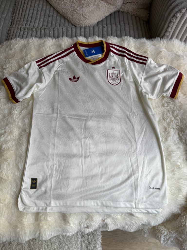 Spanje WK 2026 Nieuw shirt tenue Espana Spain World Cup, Ophalen of Verzenden, Nieuw, Maat 56/58 (XL), Voetbal