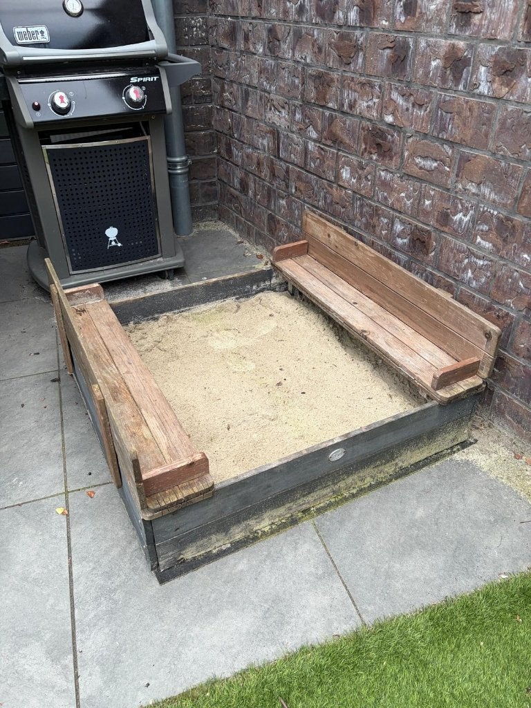 Gratis Zandbak met zitjes en deksel ( inclusief bodem ), Ophalen, Gebruikt