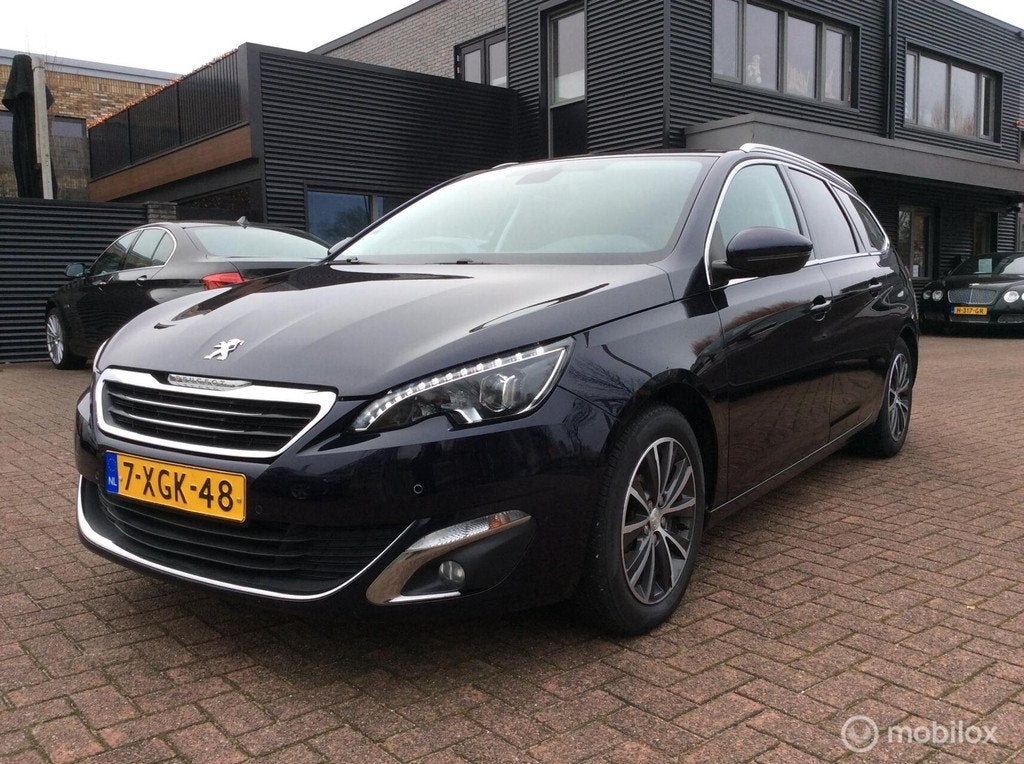 Peugeot 308 SW 1.2 e-THP Allure Nav Lm Vlg Nap Stoelverw + M, Stof, Gebruikt, 1199 cc, 1165 kg