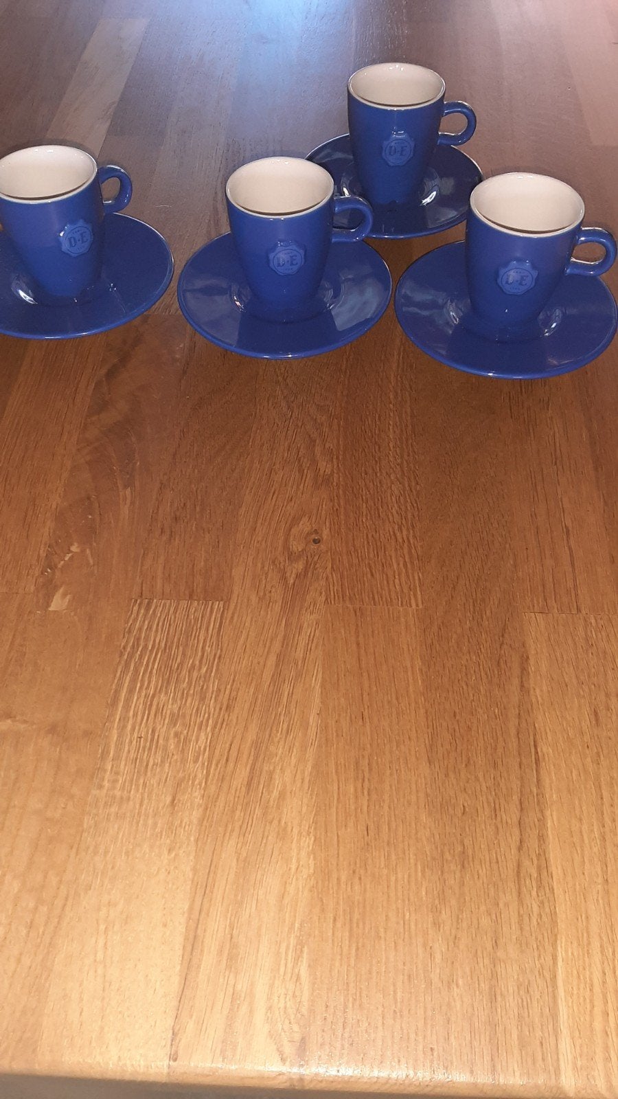 4 Douwe Egberts kop en schotels, Ophalen