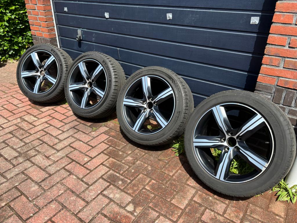 Volvo Ixion ||| velgen set | 18 inch | Michelin | Origineel, Auto-onderdelen, Banden en Velgen, Ophalen, 18 inch, Banden en Velgen
