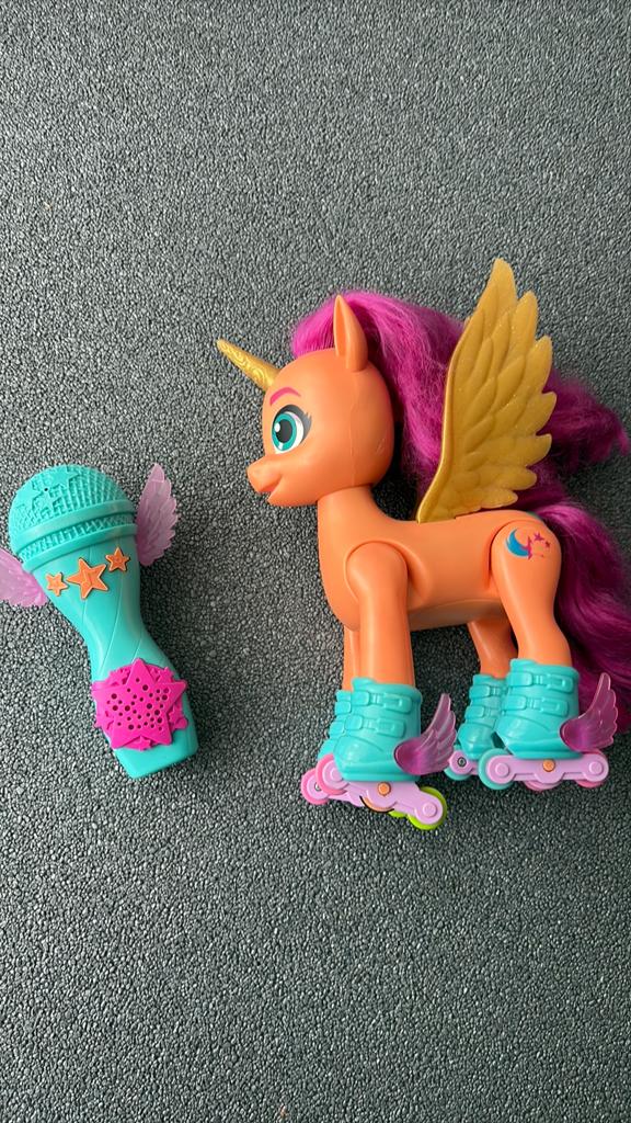 My Little Pony Sunny Starscout met rolschaatsen en microfoon, Ophalen of Verzenden, Zo goed als nieuw