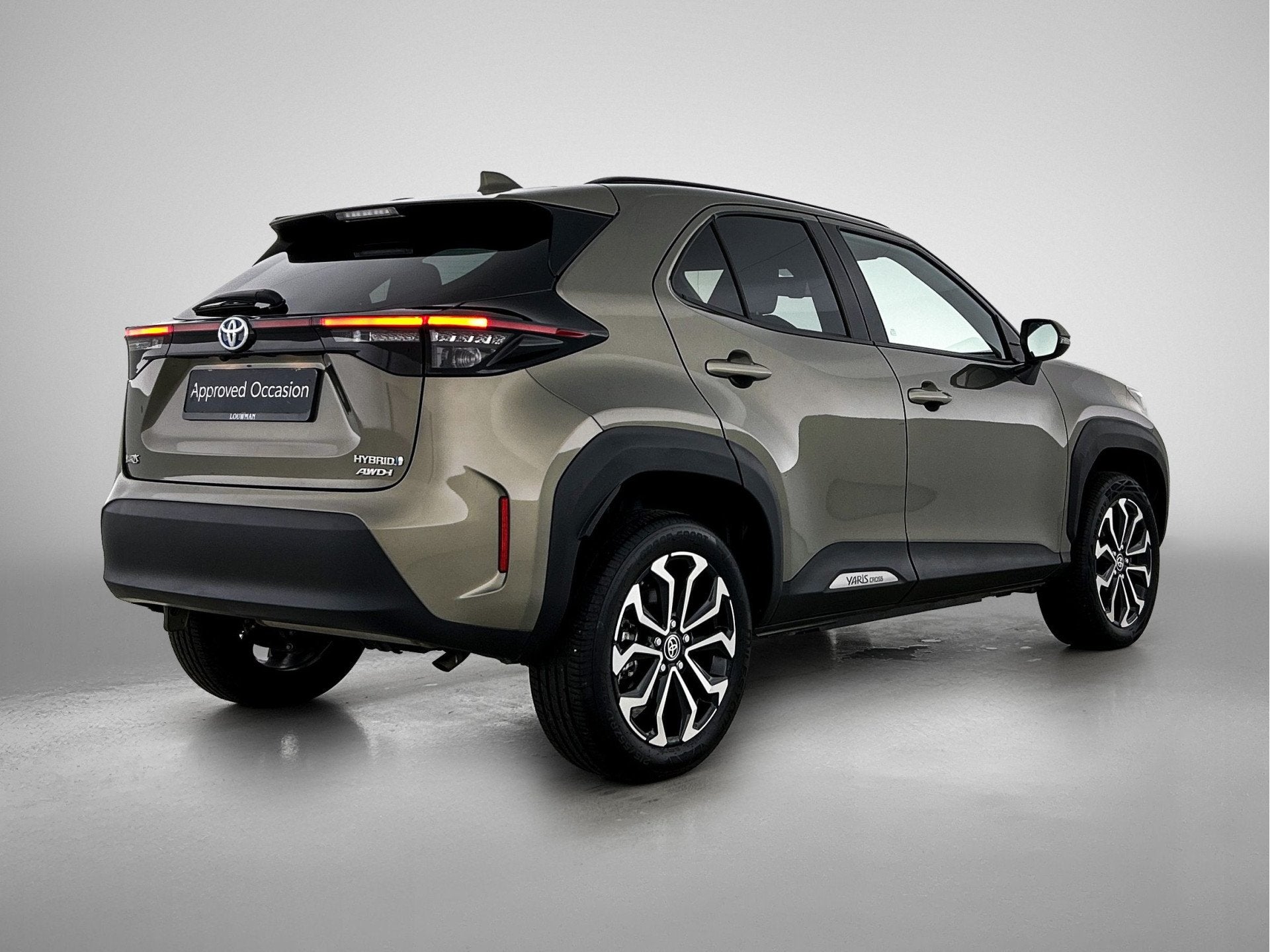 Toyota Yaris Cross 1.5 Hybrid Dynamic AWD | BTW voertuig | D, 12 maanden, Stof, Gebruikt, Zwart