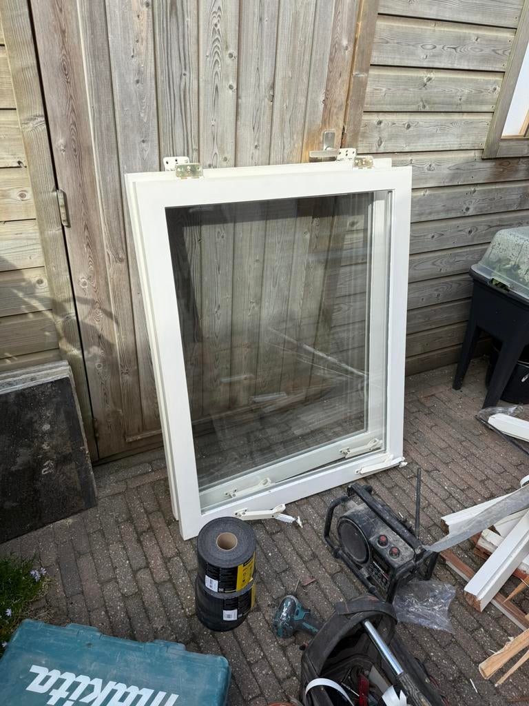 GRATIS 6 ramen met glas en ventilatie roosters, Ophalen, Zo goed als nieuw, Minder dan 80 cm, Gevelraam of Ruit