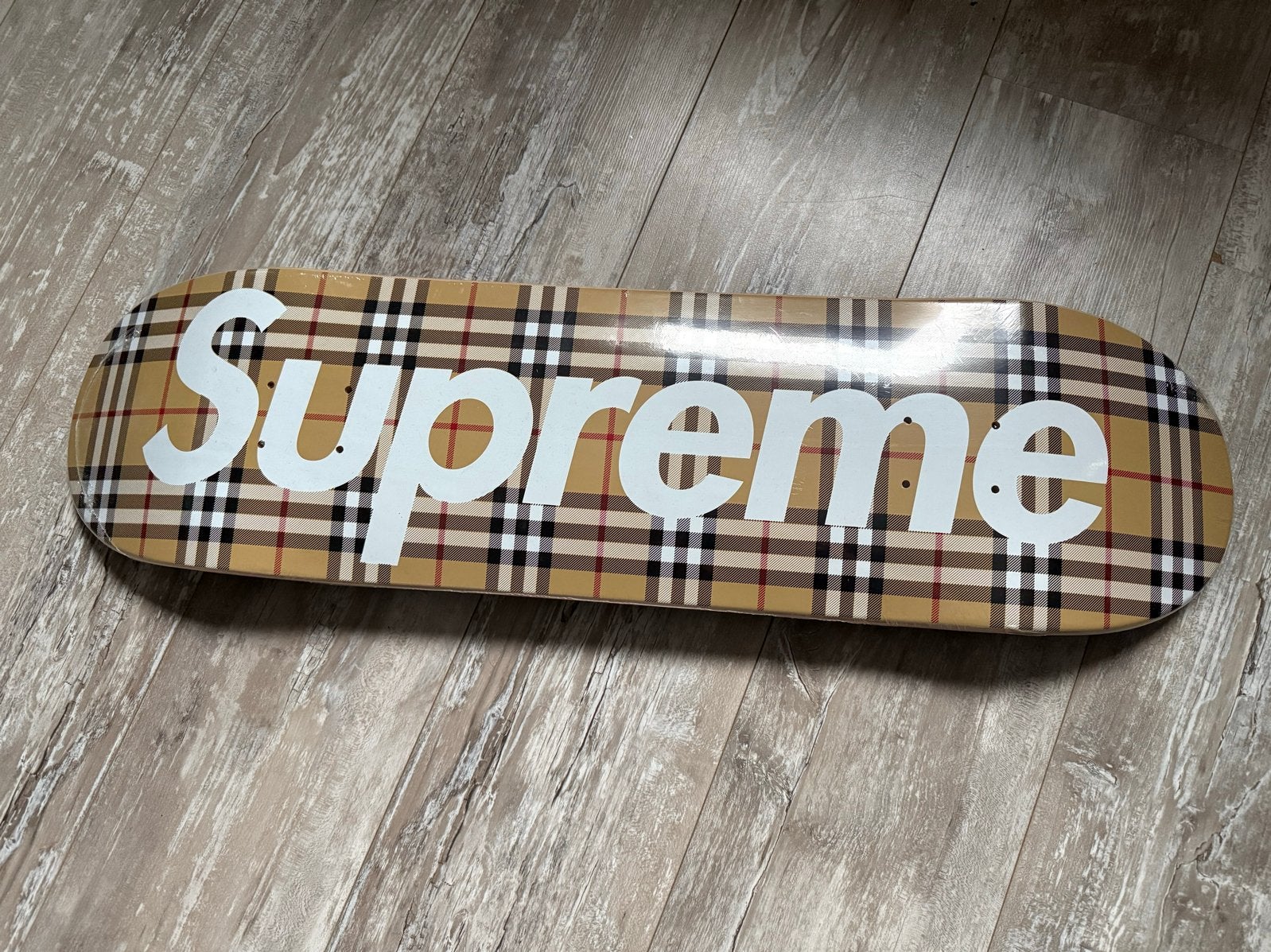 Supreme Burberry Skateboard Deck Nieuw Sealed, Sport en Fitness, Skateboarden, Ophalen of Verzenden, Nieuw, Skateboard