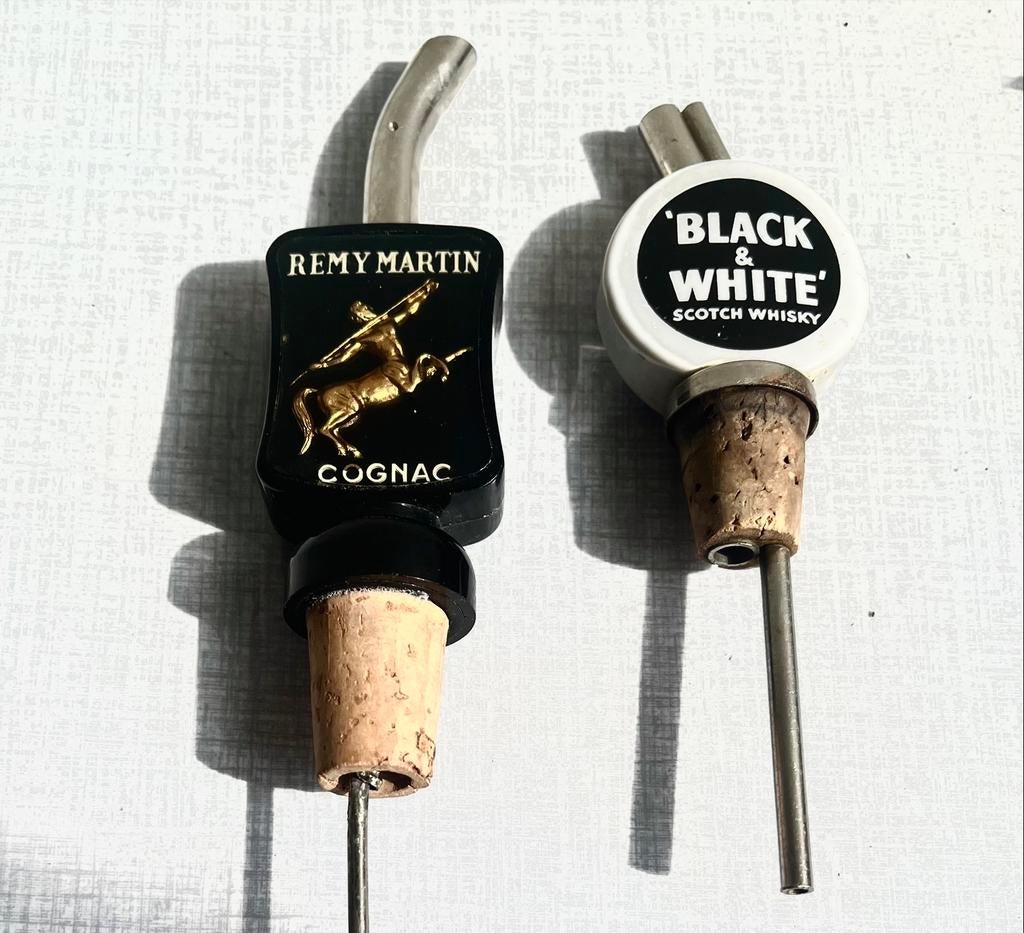 Antieke schenktuiten: Remy Martin Cognac & Black & White Whi, Verzenden