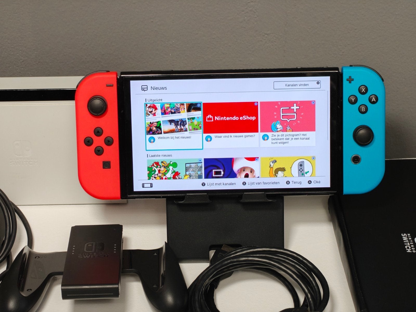 Nintendo Switch OLED, Switch OLED, Ophalen of Verzenden, Nintendo Co., Ltd., Met 2 controllers