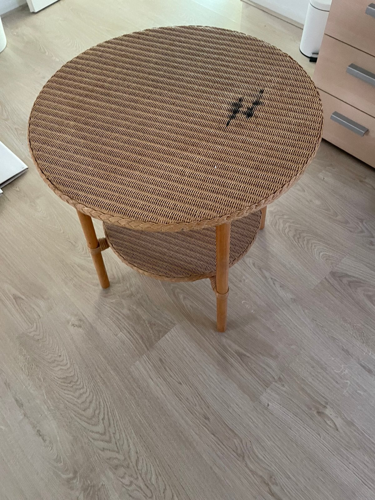 Gratis! Rotan tafeltje…, Ophalen, Gebruikt, Rond, 50 tot 100 cm