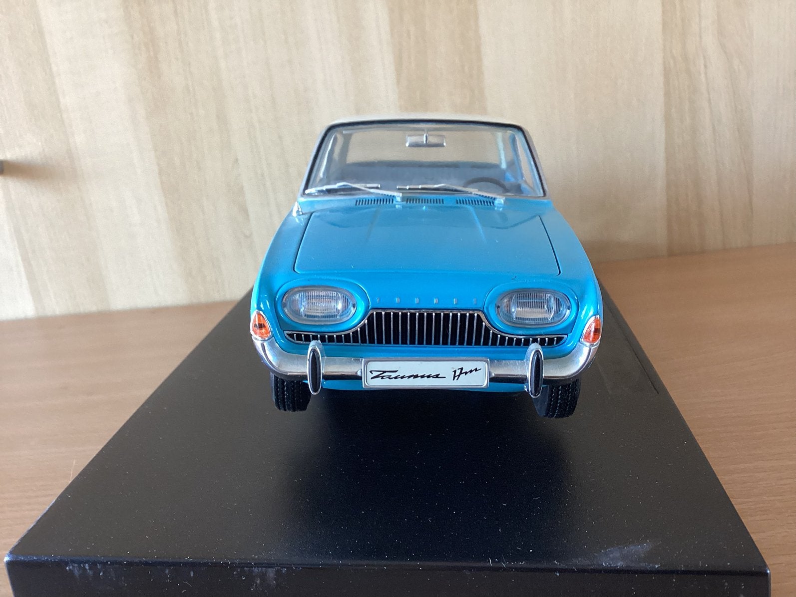 1:18 Revell Ford Taunus 17M, Ophalen of Verzenden, Zo goed als nieuw, Revell