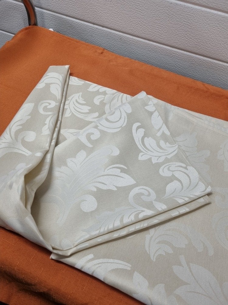 tafelkleed met bladeren motief creme geel, Ophalen of Verzenden, 'T Olde Gre-j, Info@toldegrej.nl, Endepoelstraat 20f Didam