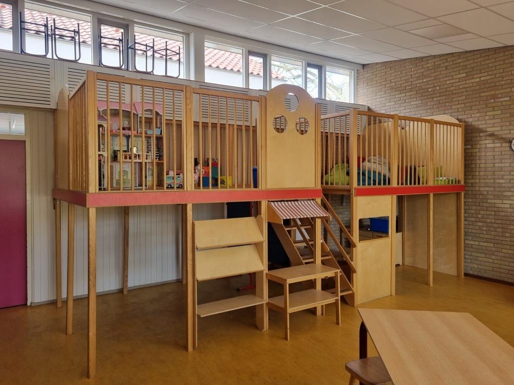Houten speelpodium, Ophalen, Gebruikt