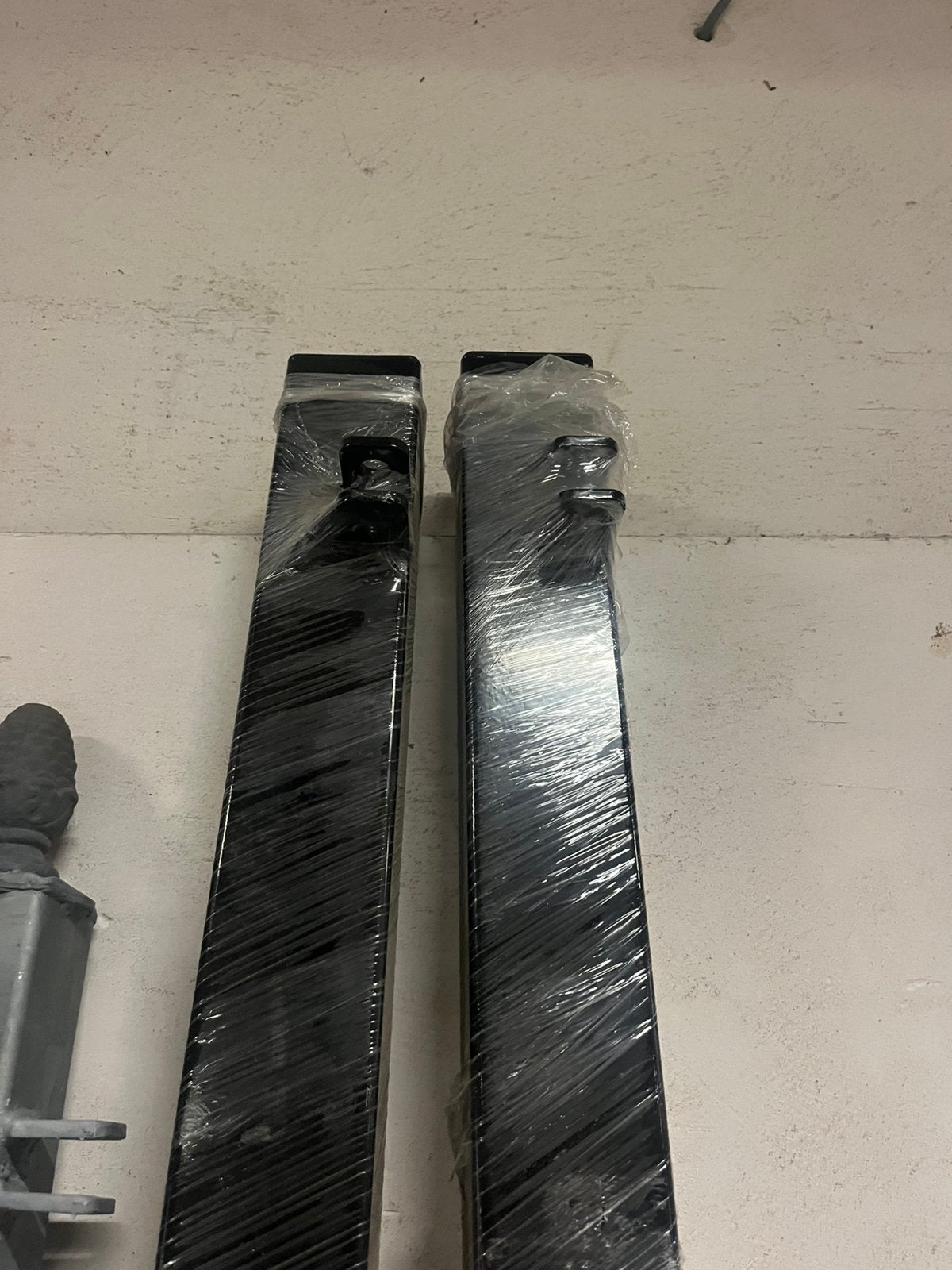 2 kokers/hekwerkpalen 90 mm, Ophalen, 200 cm of meer, Nieuw, IJzer