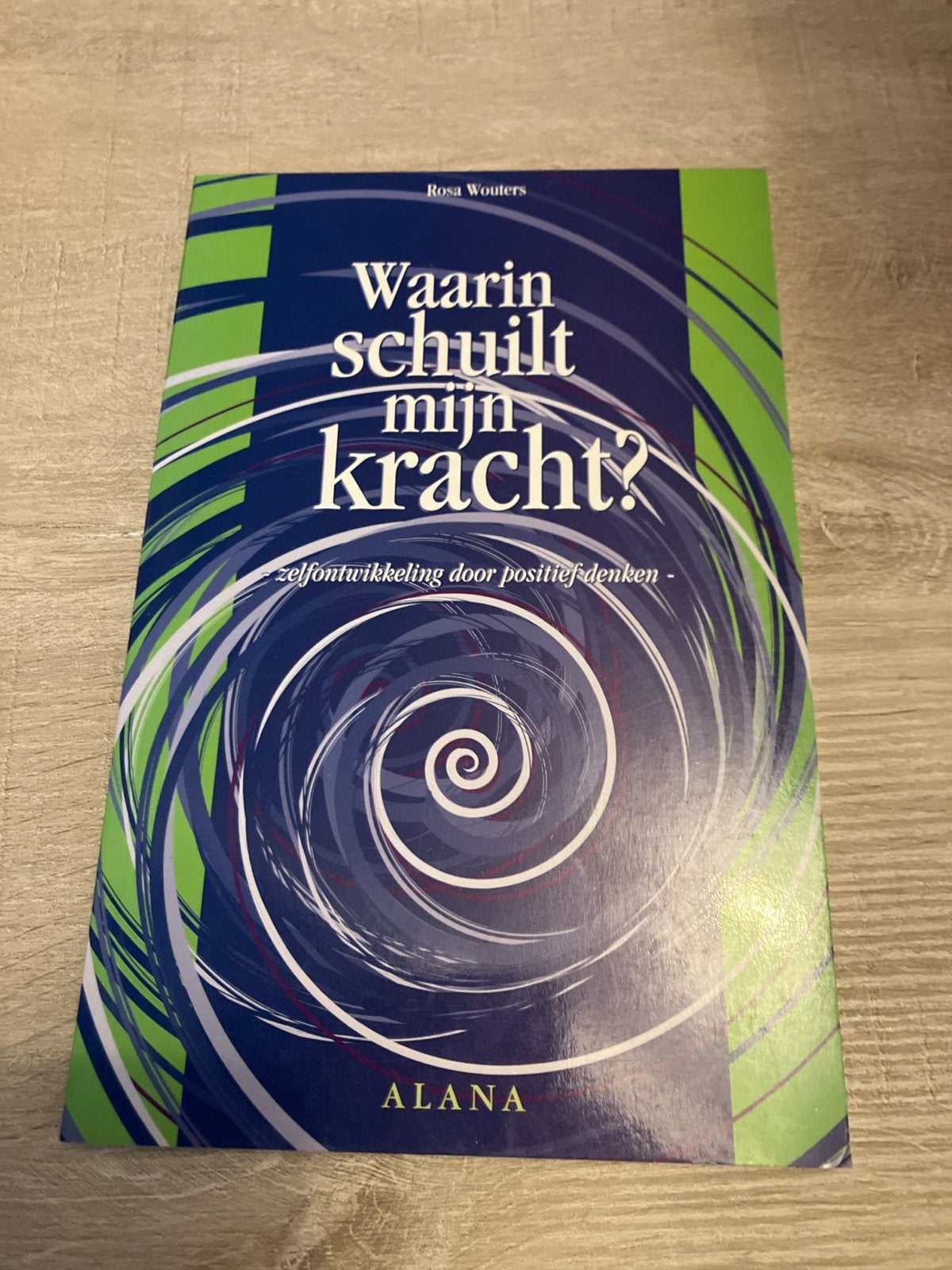 Waarom schuilt mijn kracht? - Rosa Wouters, Ophalen of Verzenden, Zo goed als nieuw, Spiritualiteit algemeen, Achtergrond en Informatie