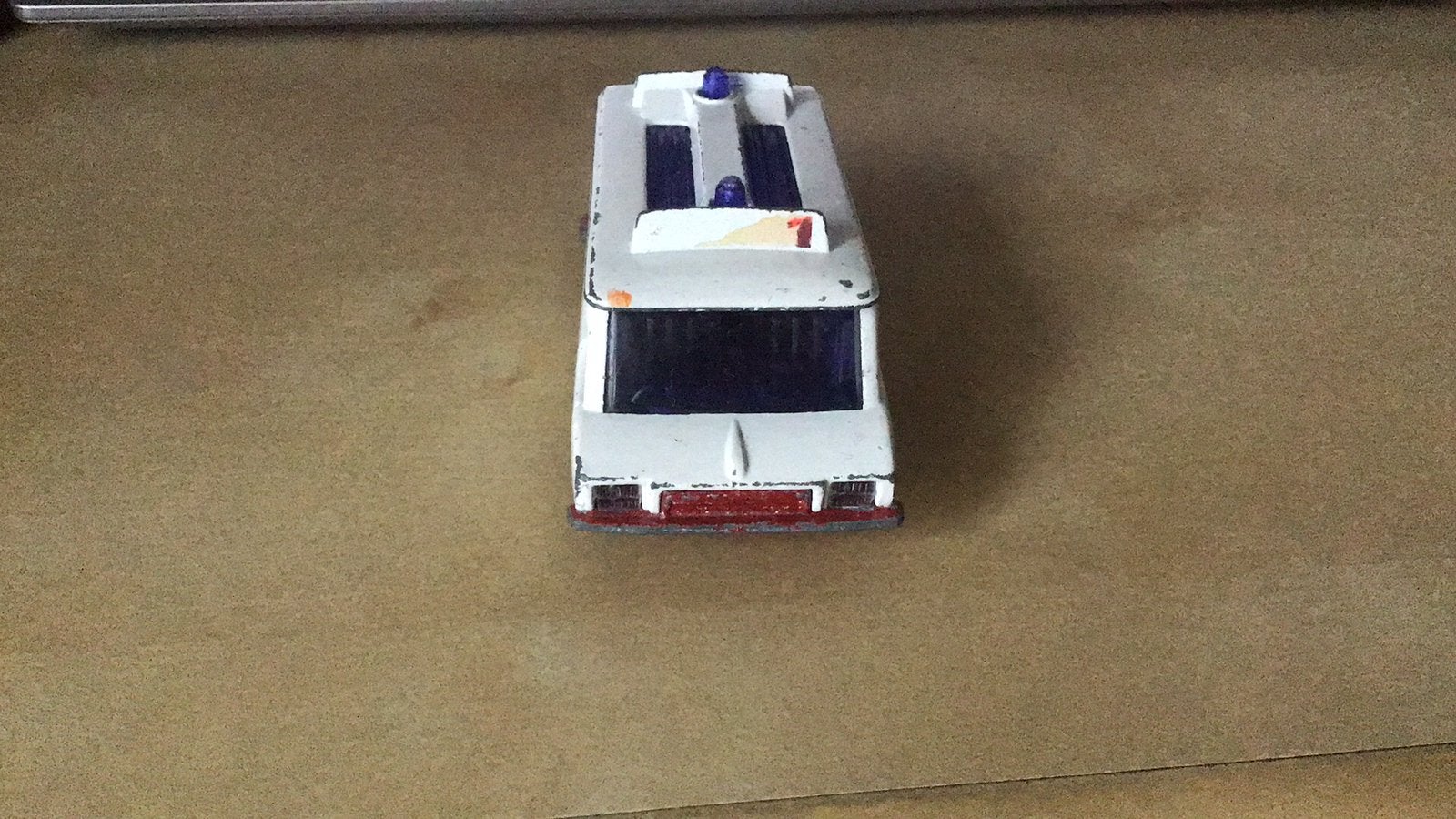 CORGI MOTORWAY AMBULANCE+ ZWAAILICHT VRIJ ONBEKEND MODEL, Hobby en Vrije tijd, Modelauto's | 1:43, Ophalen of Verzenden, Gebruikt