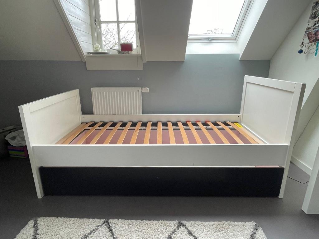Wit Bed 90 cm bij 200 cm, Huis en Inrichting, Slaapkamer | Bedden, Ophalen, Gebruikt, 90 cm, Eenpersoons