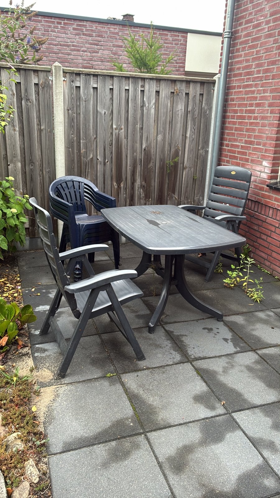 Tuinset met tafel en stoelen - Grijs en Blauw Kunststof, Tuin en Terras, Ophalen, 4 zitplaatsen, Kunststof, Gebruikt