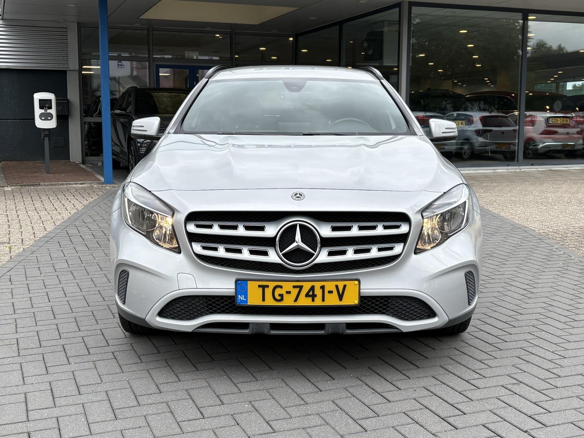 Mercedes-Benz GLA-klasse 180 Business Solution | Automaat |, Auto's, Dealer onderhouden, Gebruikt, 4 cilinders, 715 kg