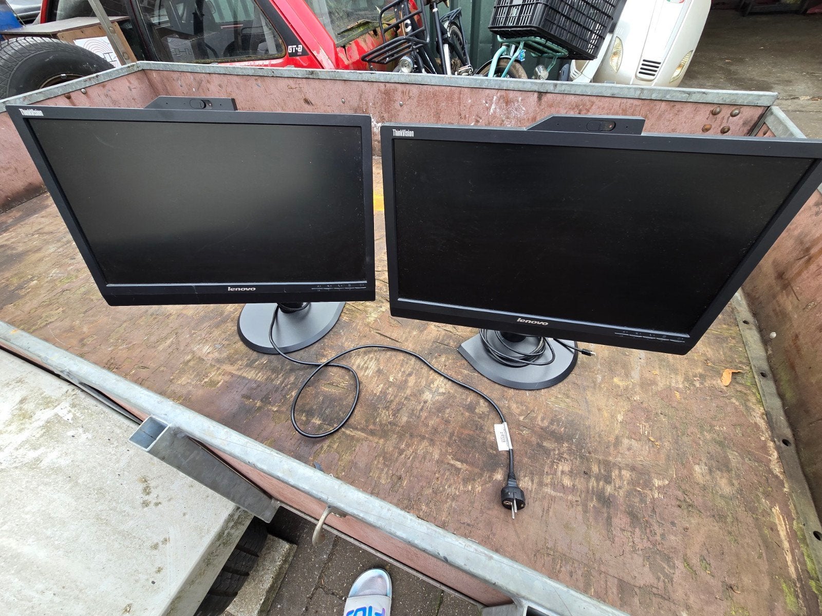 2 Lenovo monitoren, Ophalen, Full HD, 60 Hz of minder, IPS