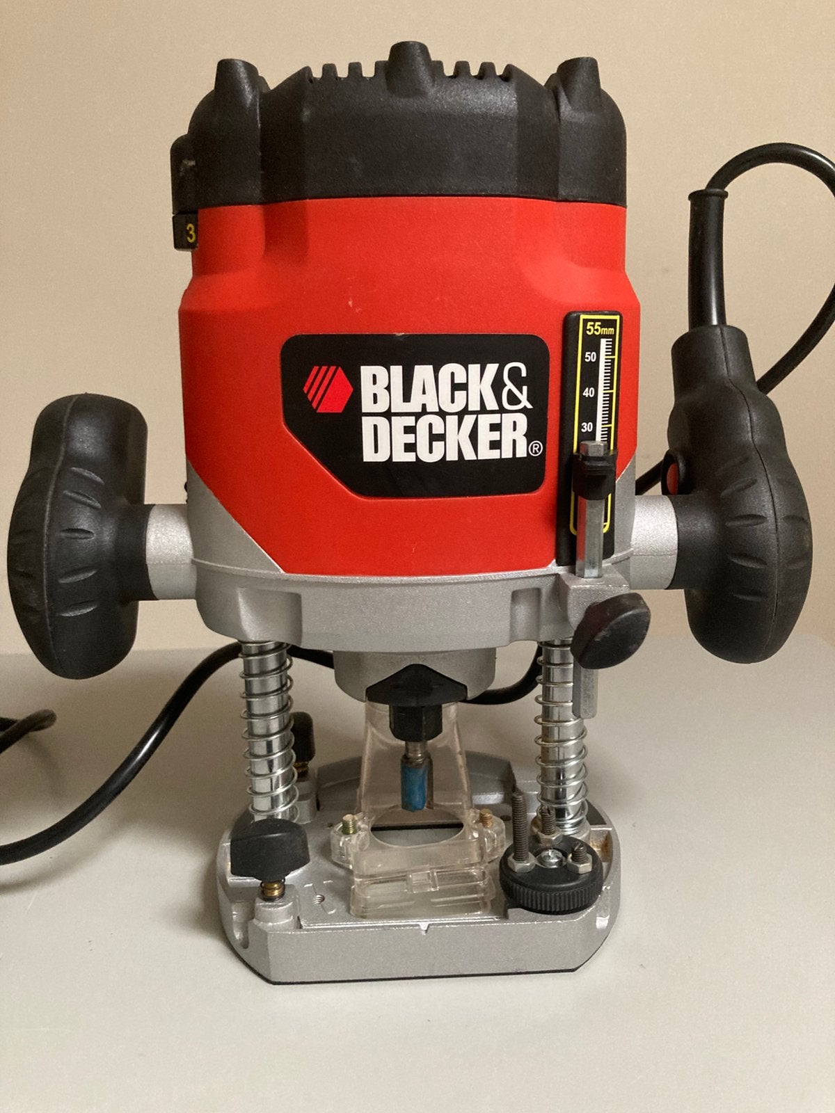 Black&Decker bovenfrees in kunststof box + freesjes, Ophalen, Zo goed als nieuw, Elektrisch, Bovenfrees