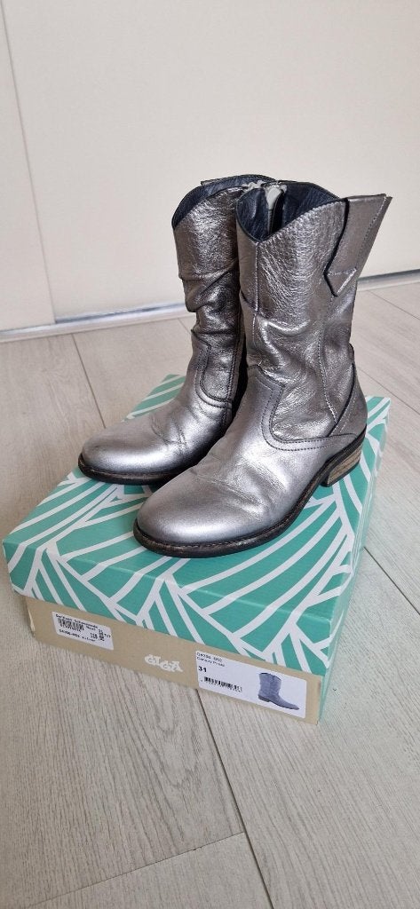 Te koop Zilveren laarzen van Giga maat 31 nette staat, Kinderen en Baby's, Kinderkleding | Schoenen en Sokken, Ophalen, Meisje