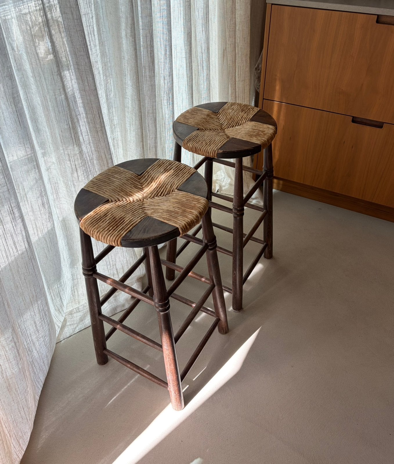 Vintage franse barkrukken 2 stuks, Huis en Inrichting, Ophalen, Gebruikt, Met voetsteun, 60 tot 90 cm
