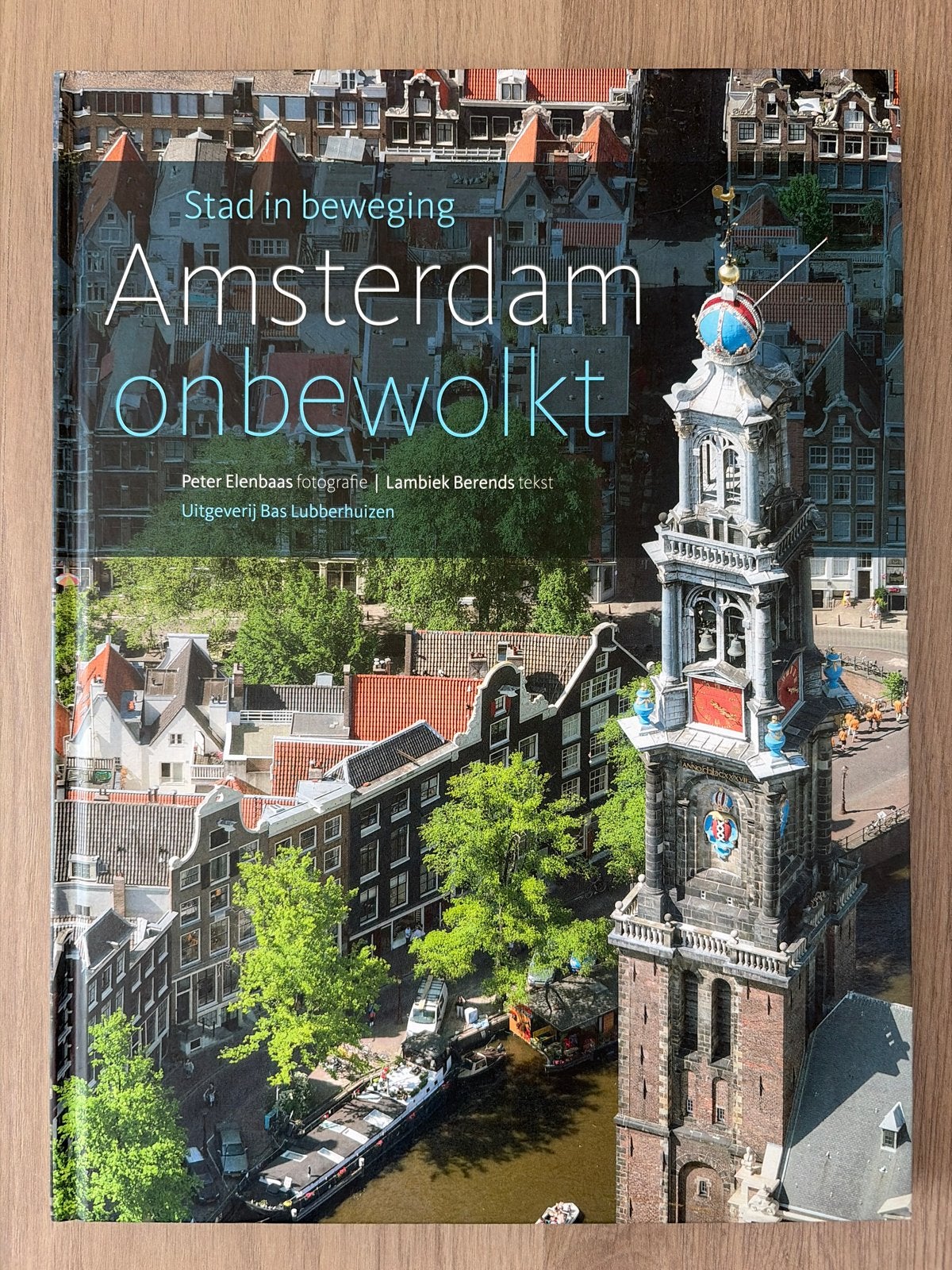 Stad in beweging: Amsterdam onbewolkt - Peter Elenbaas, Boeken, Geschiedenis | Stad en Regio, Ophalen of Verzenden, 20e eeuw of later