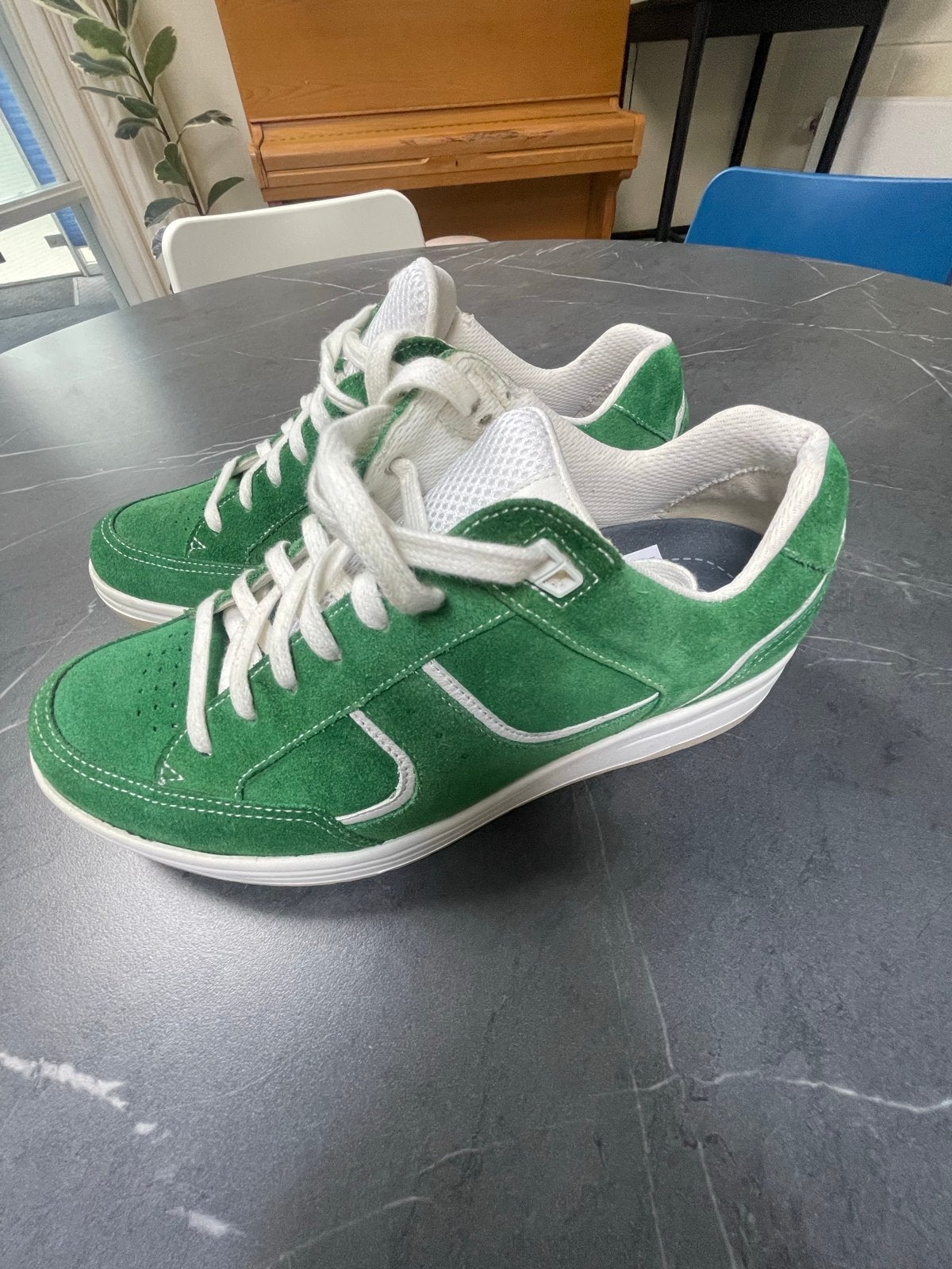 Durea Groene Suède Sneakers - Maat 37.5 (4.5 H), Kleding | Dames, Schoenen, Ophalen of Verzenden, Groen, Sneakers of Gympen, Zo goed als nieuw