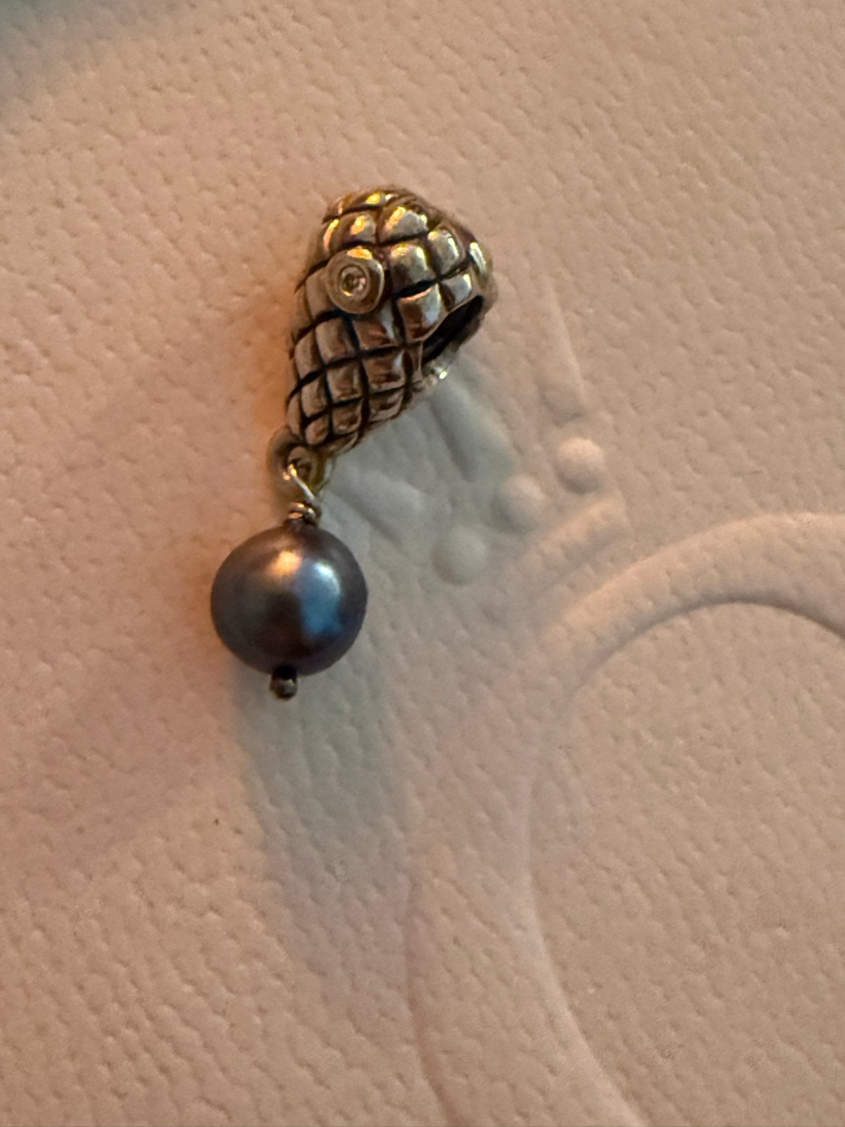 Pandora bedel zilver met 14k goud, diamant en donkerblauwe p, Gebruikt, Pandora, Ophalen of Verzenden, 1 bedel