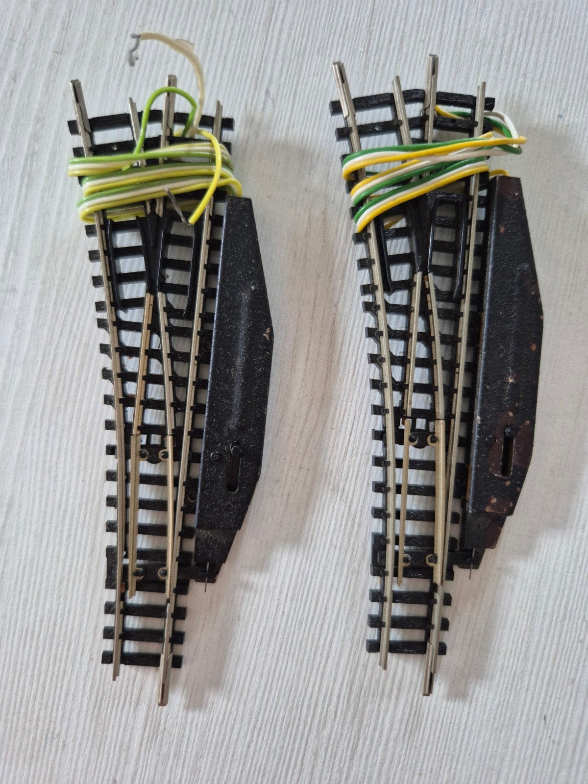 4 Minitrix N-spoor elektrische 15 graden wissels  4964/49, Hobby en Vrije tijd, Modeltreinen | N-Spoor, Gebruikt, Gelijkstroom