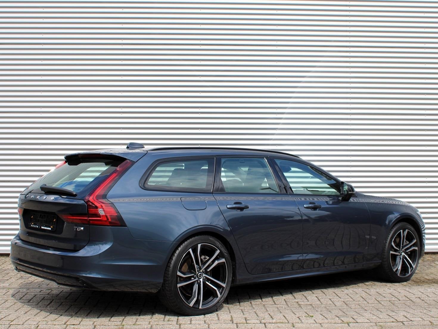 Volvo V90 2.0 T8 Plug-in hybrid AWD Ultra Dark Automaat / Pa, Auto's, Automaat, 4 cilinders, Blauw, 180 min