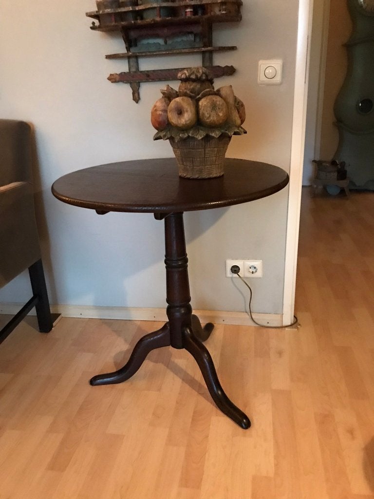 Engelse tafel op voet. Bijzettafel., Ophalen, Minder dan 55 cm, Rond, Zo goed als nieuw