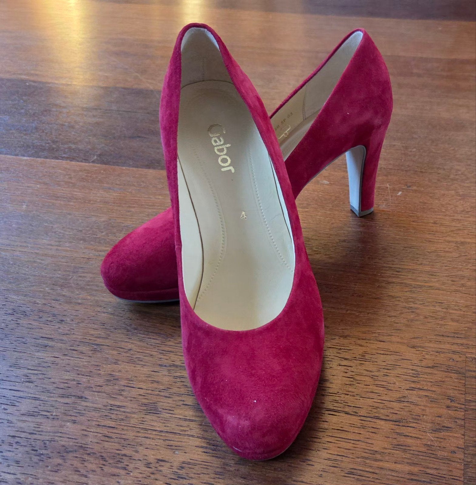 Gabor suède pumps - Rood, Pumps, Gabor, Ophalen of Verzenden, Zo goed als nieuw