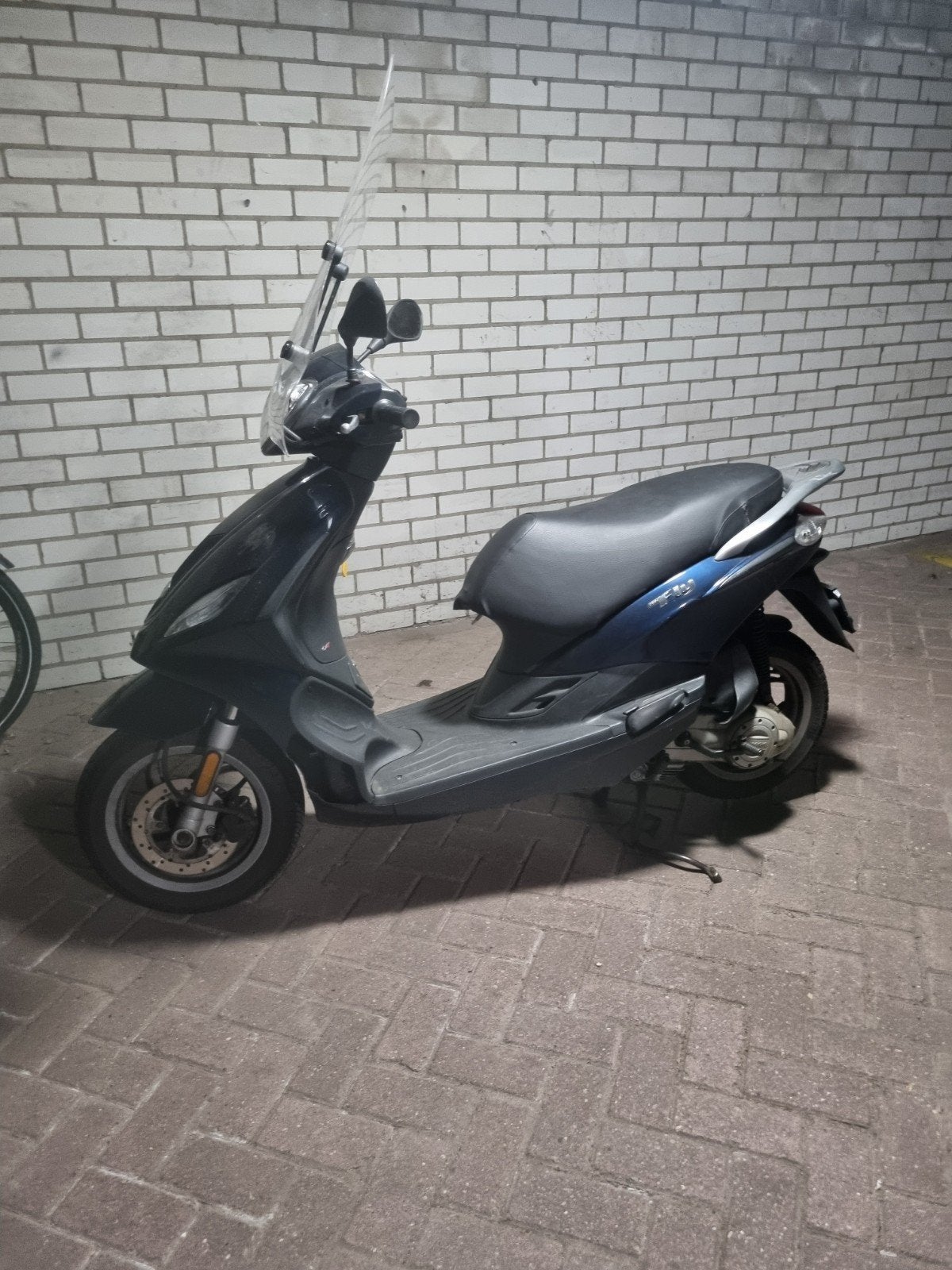 Piaggio Fly met WOK-melding - Schade aan voorkant, Fietsen en Brommers, Snorfietsen en Snorscooters, Ophalen, Gebruikt, Benzine